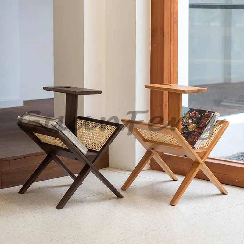 無垢材とラタンを使用した、シンプルでスタイリッシュな収納ラッ - Magazine Holder Rack のレビューと価格